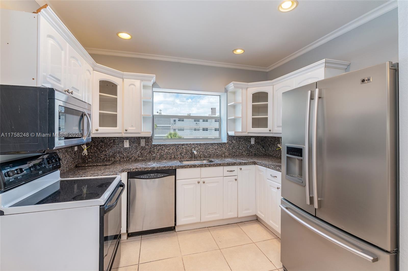 462 Golden Isles Dr # 207