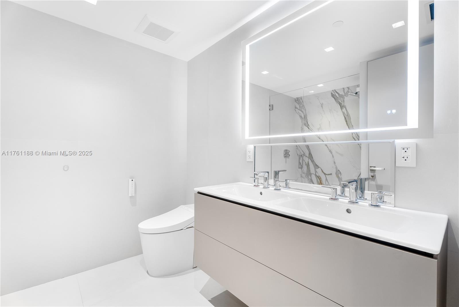 3301 NE 183rd St Unit: PH04