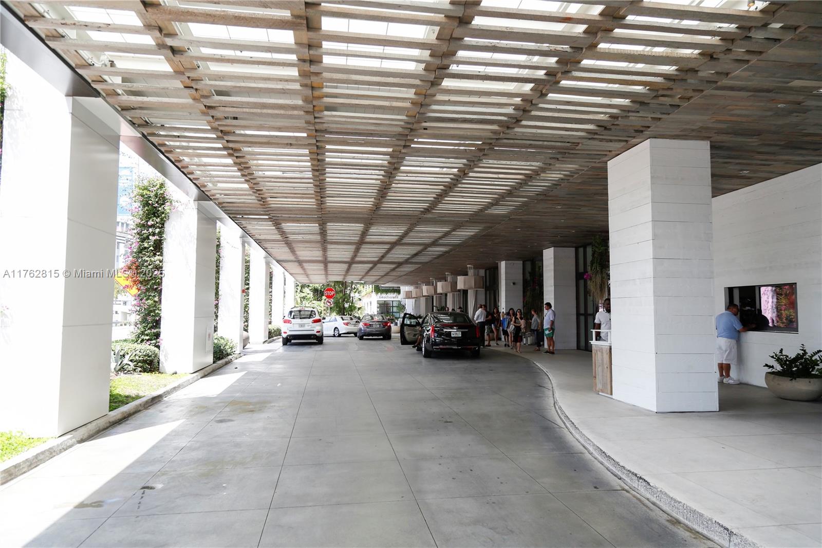 2301 Collins Ave # 529