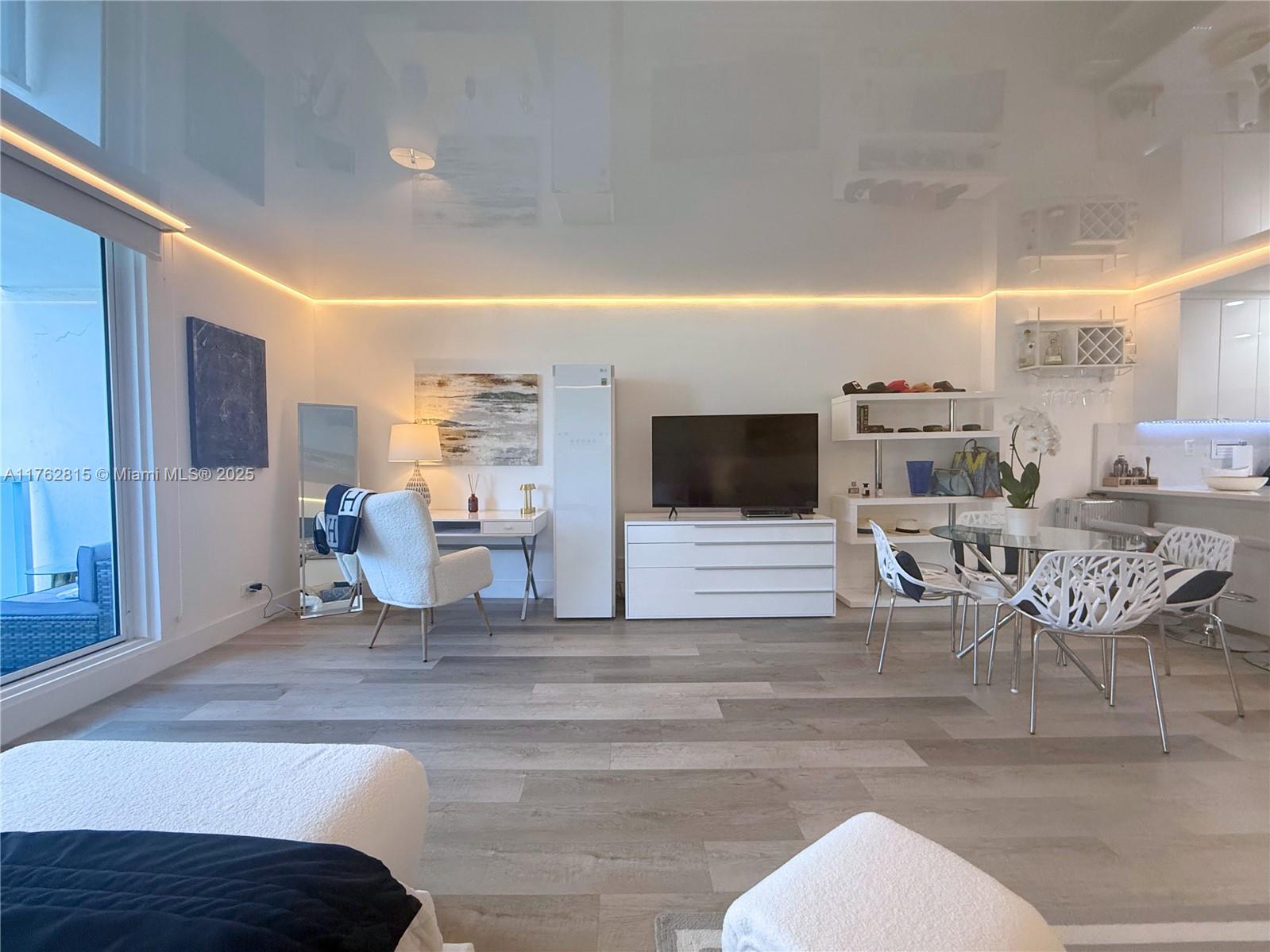 2301 Collins Ave # 529