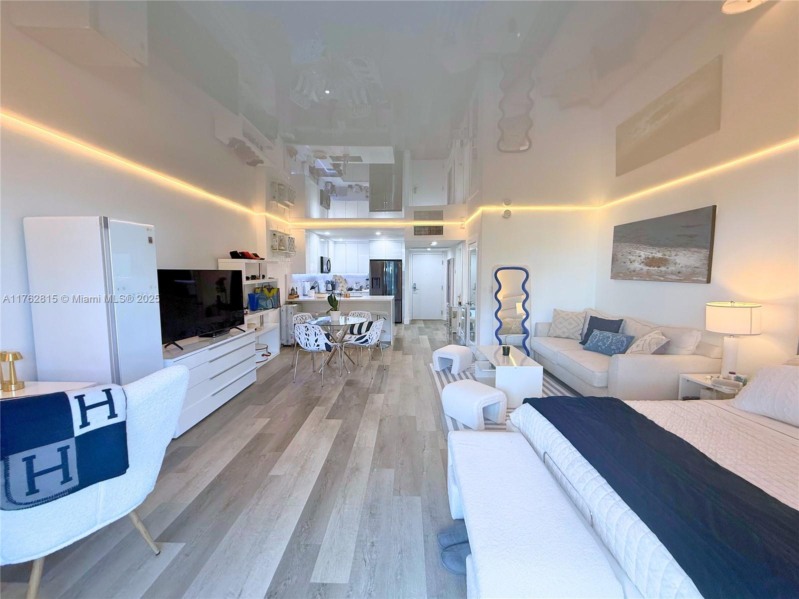 2301 Collins Ave # 529