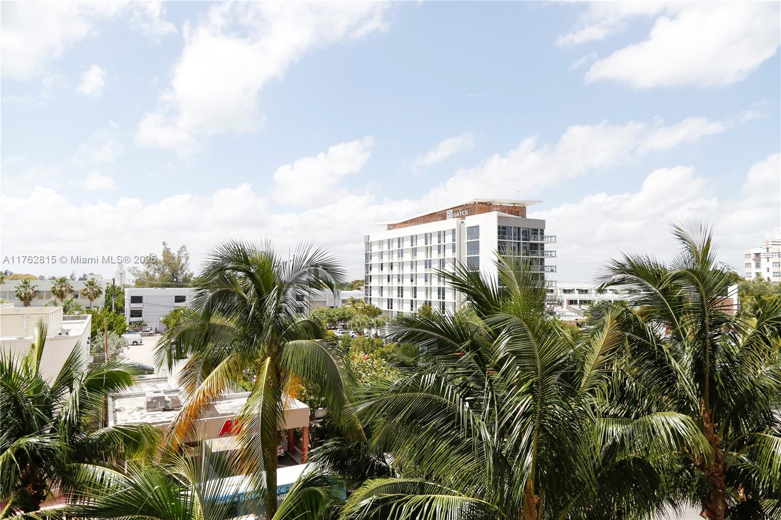 2301 Collins Ave # 529