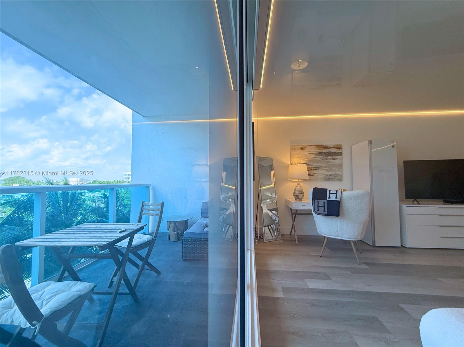 2301 Collins Ave # 529