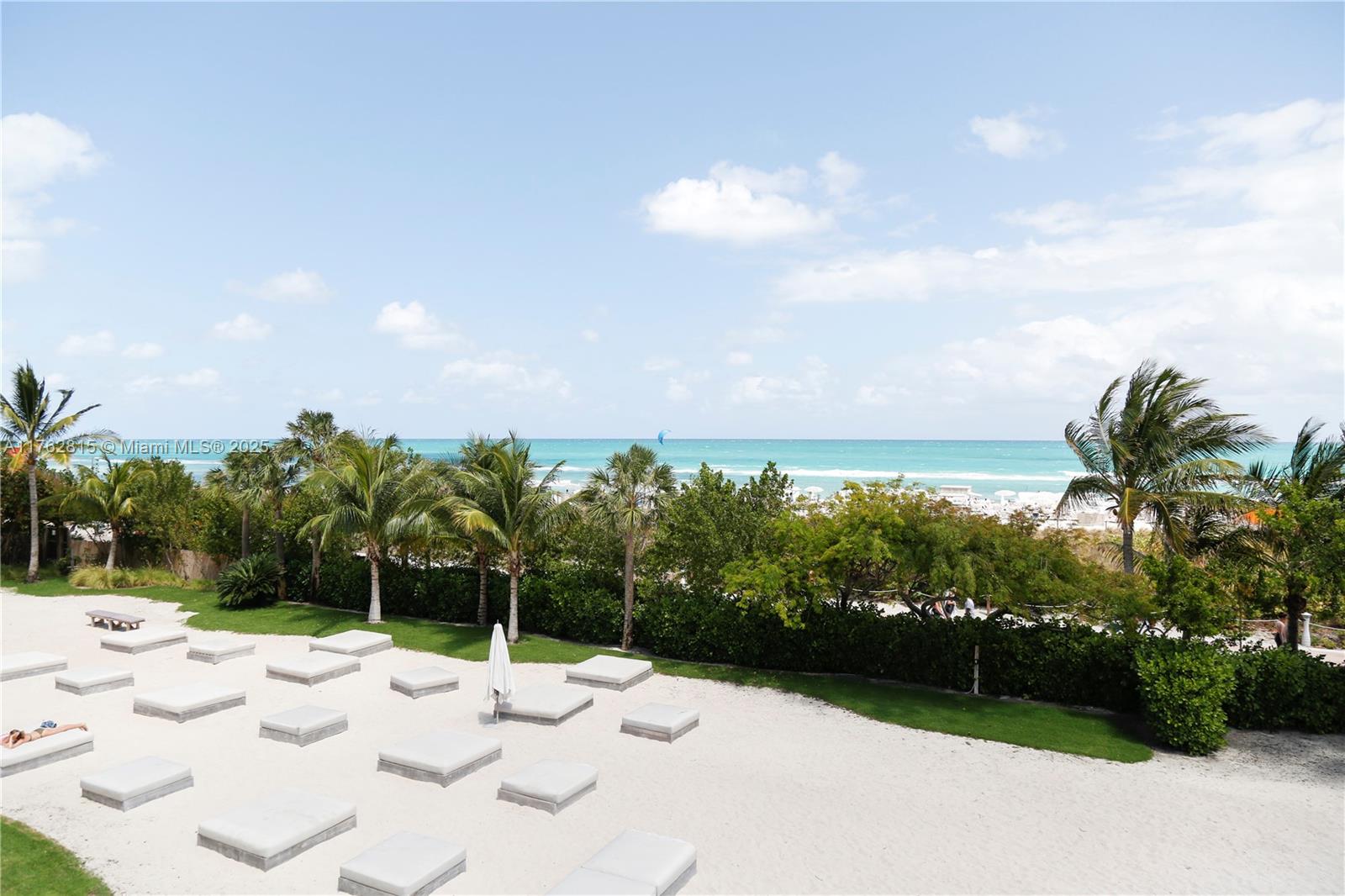 2301 Collins Ave # 529