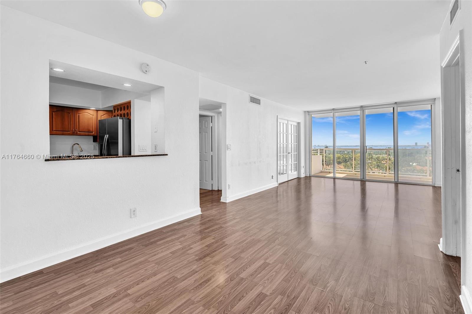 5600 Collins Ave # 10J