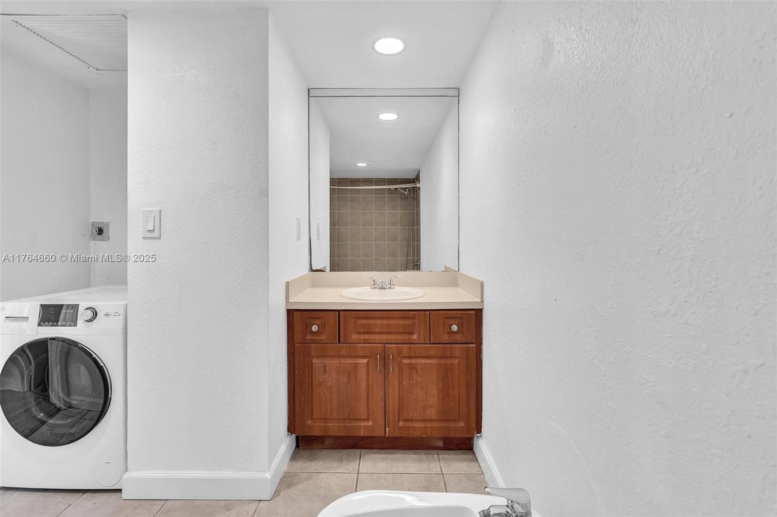 5600 Collins Ave # 10J