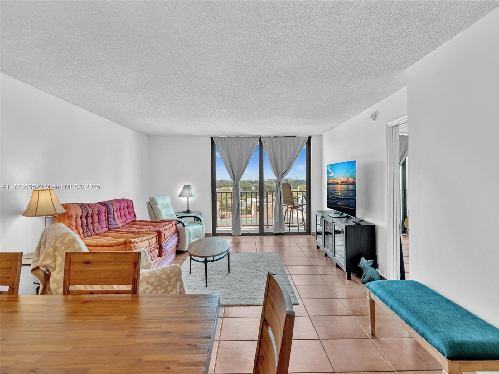 2625 Collins Ave # 909