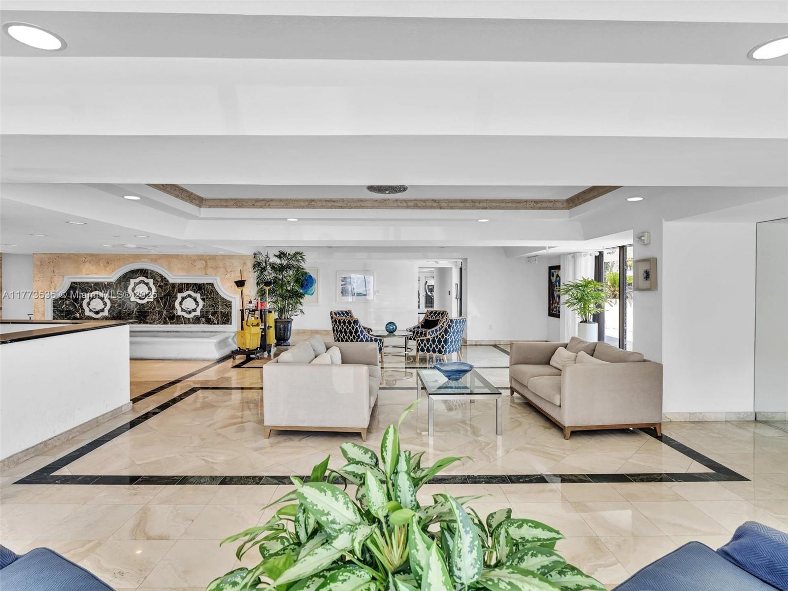 2625 Collins Ave # 909