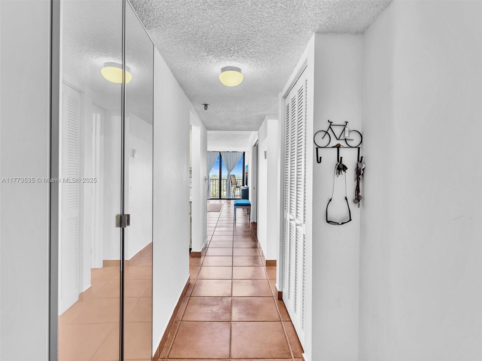 2625 Collins Ave # 909
