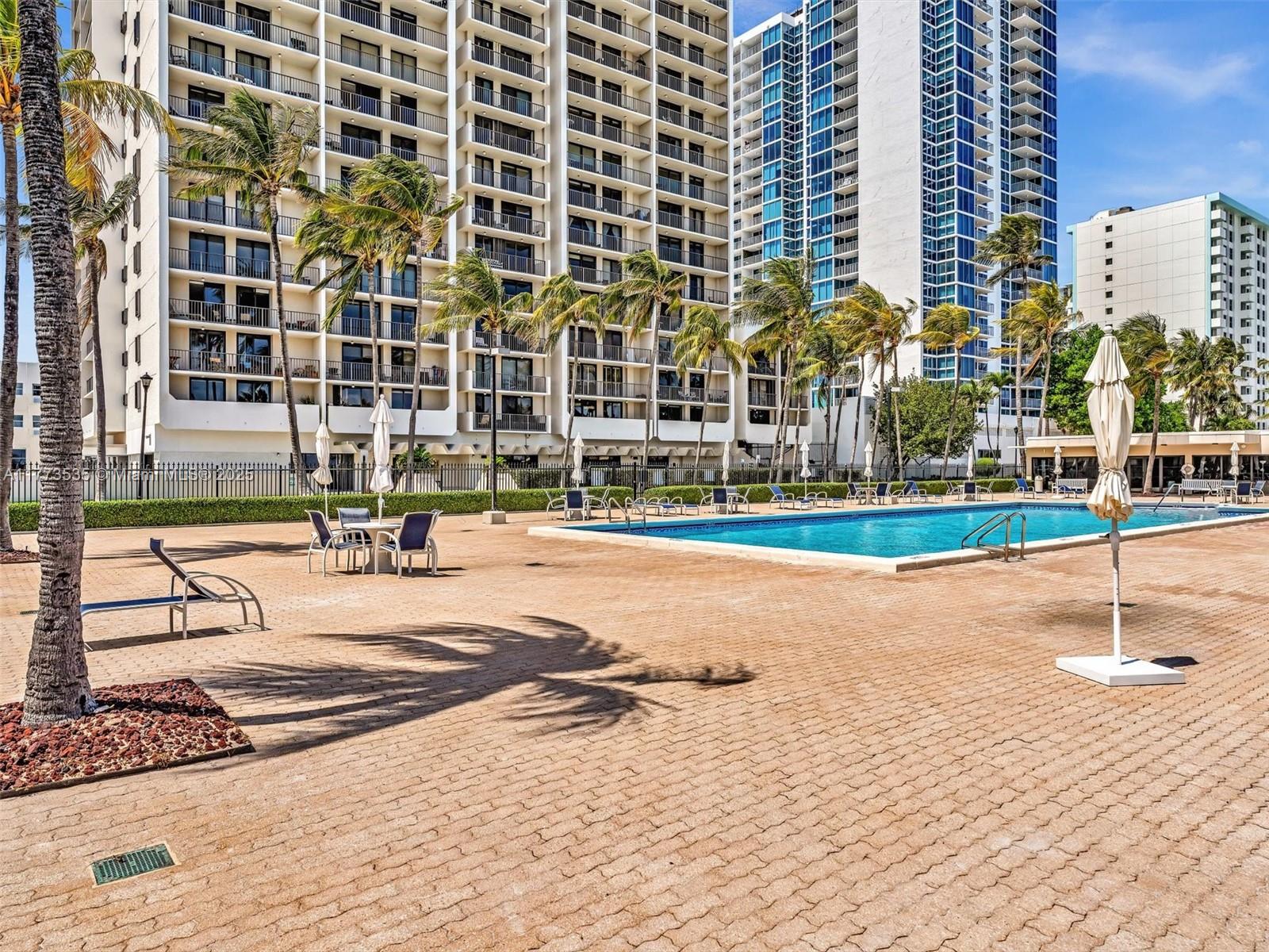2625 Collins Ave # 909