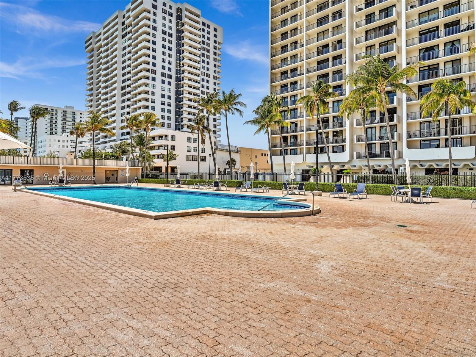 2625 Collins Ave # 909