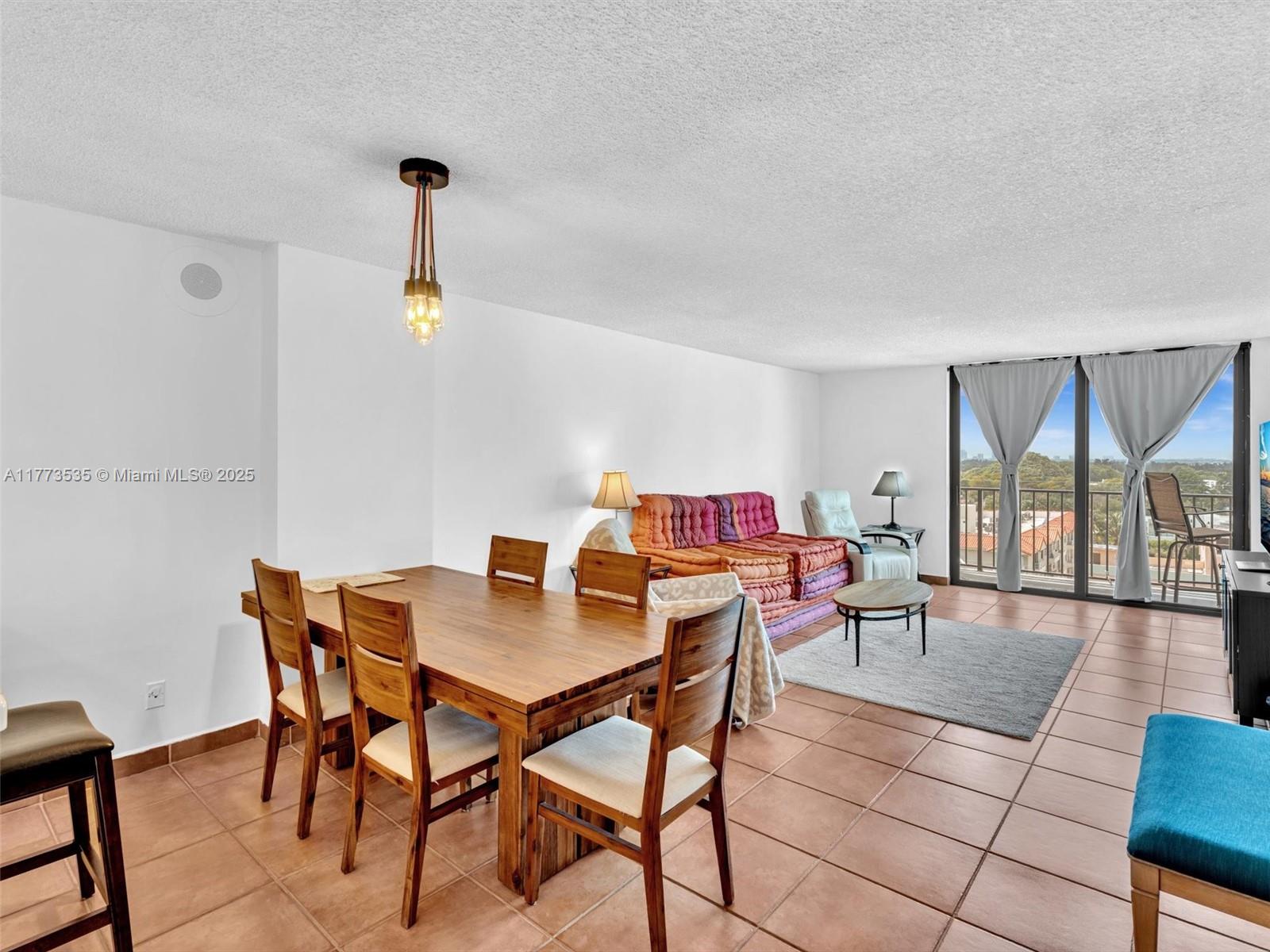 2625 Collins Ave # 909