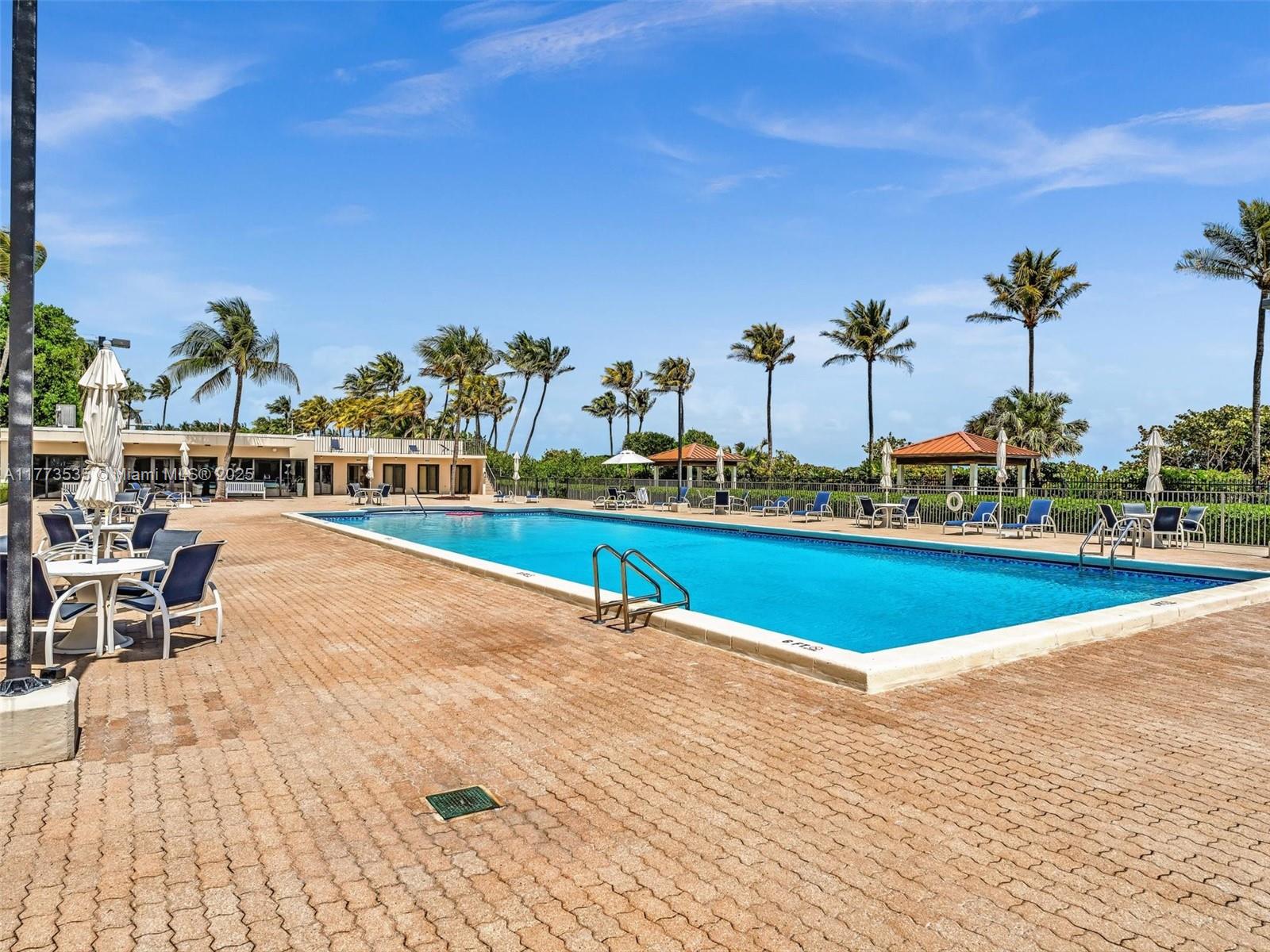 2625 Collins Ave # 909
