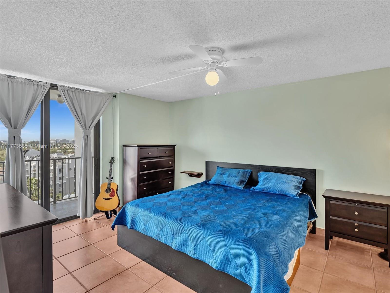 2625 Collins Ave # 909