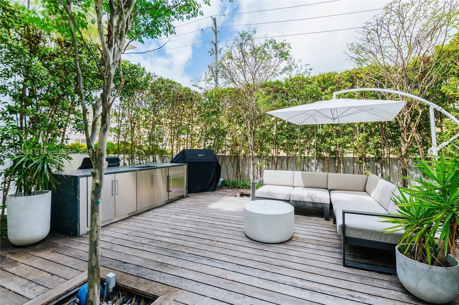 300 Collins Ave # 2F