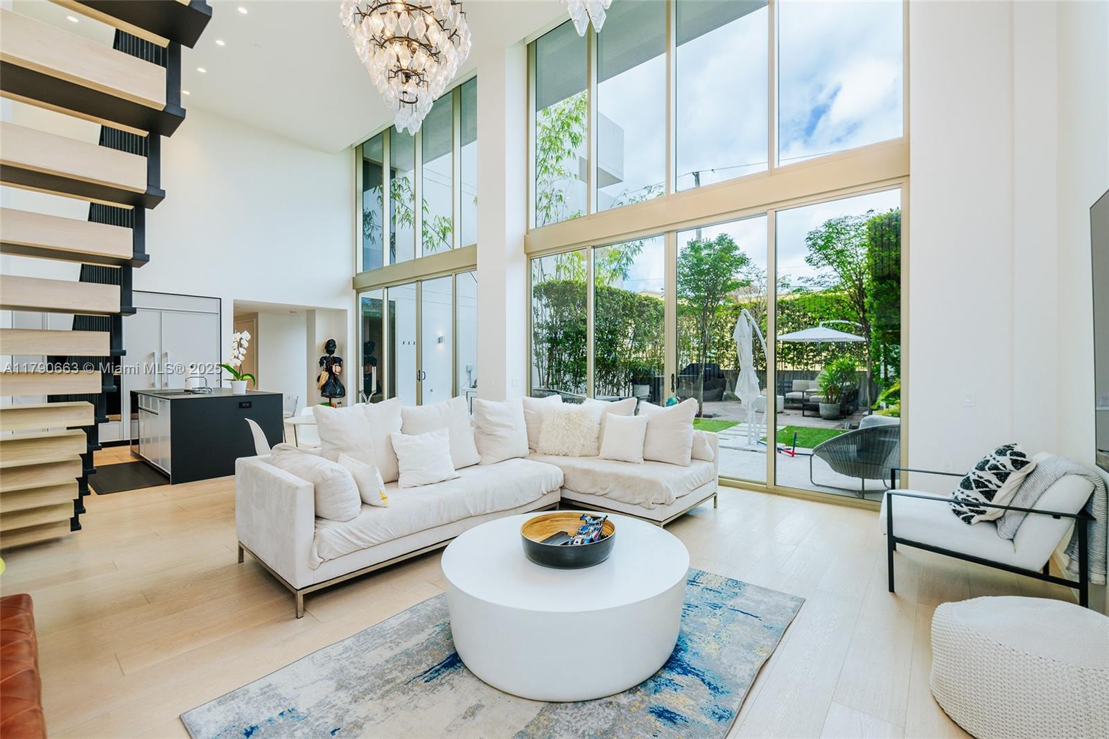 300 Collins Ave # 2F