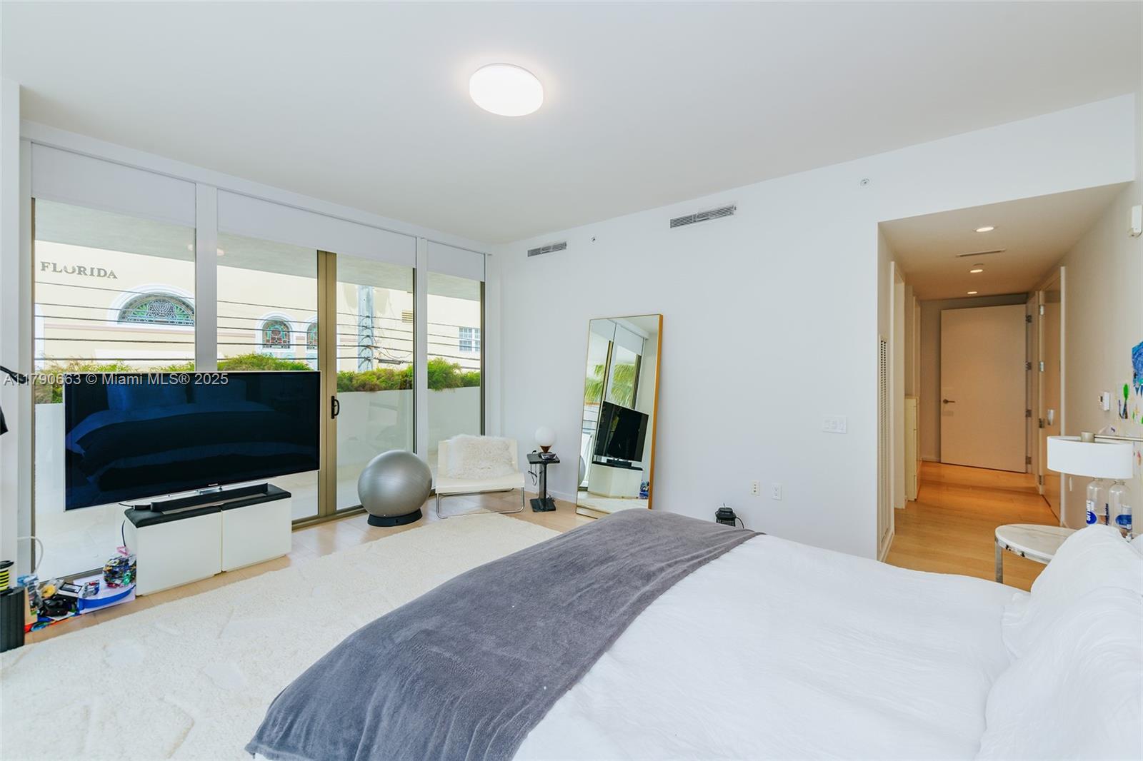 300 Collins Ave # 2F