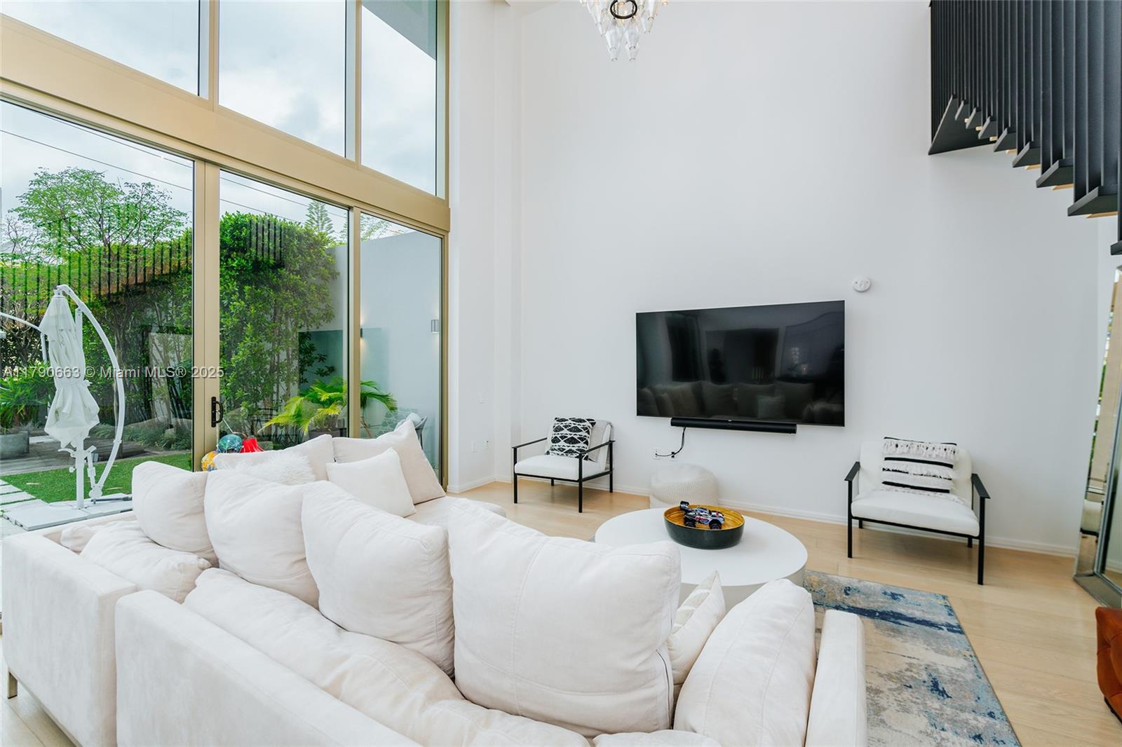 300 Collins Ave # 2F