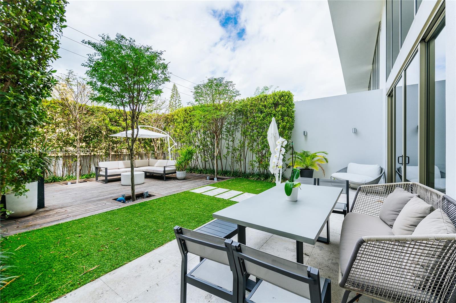 300 Collins Ave # 2F