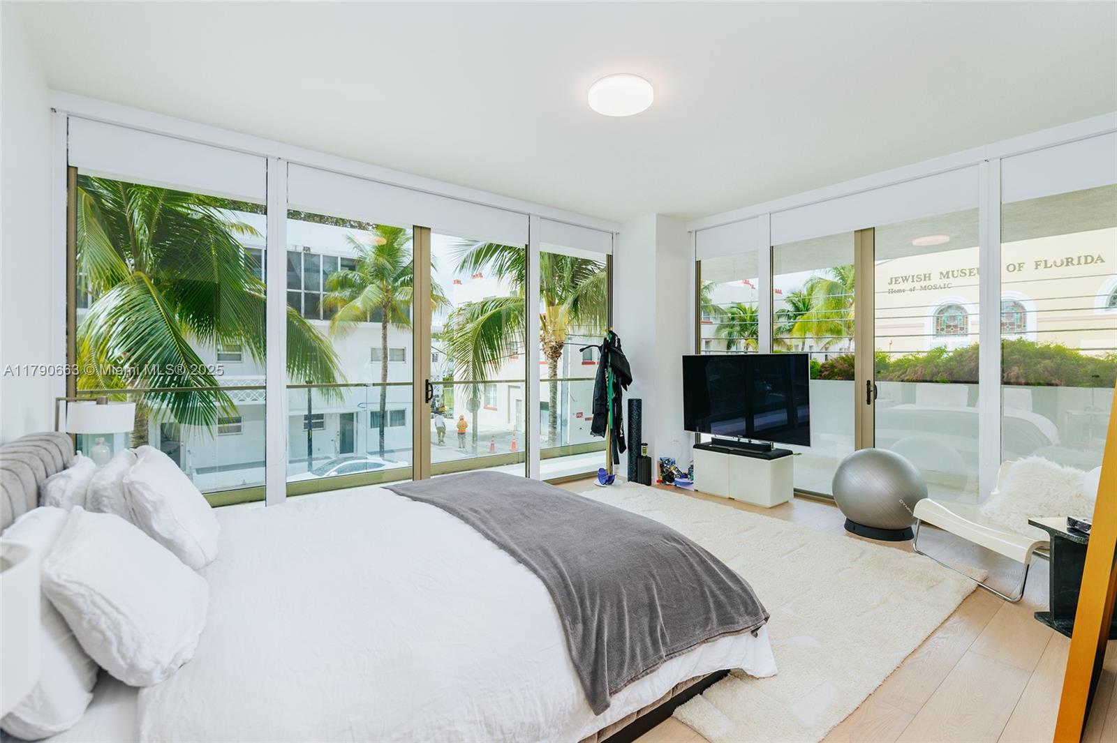 300 Collins Ave # 2F