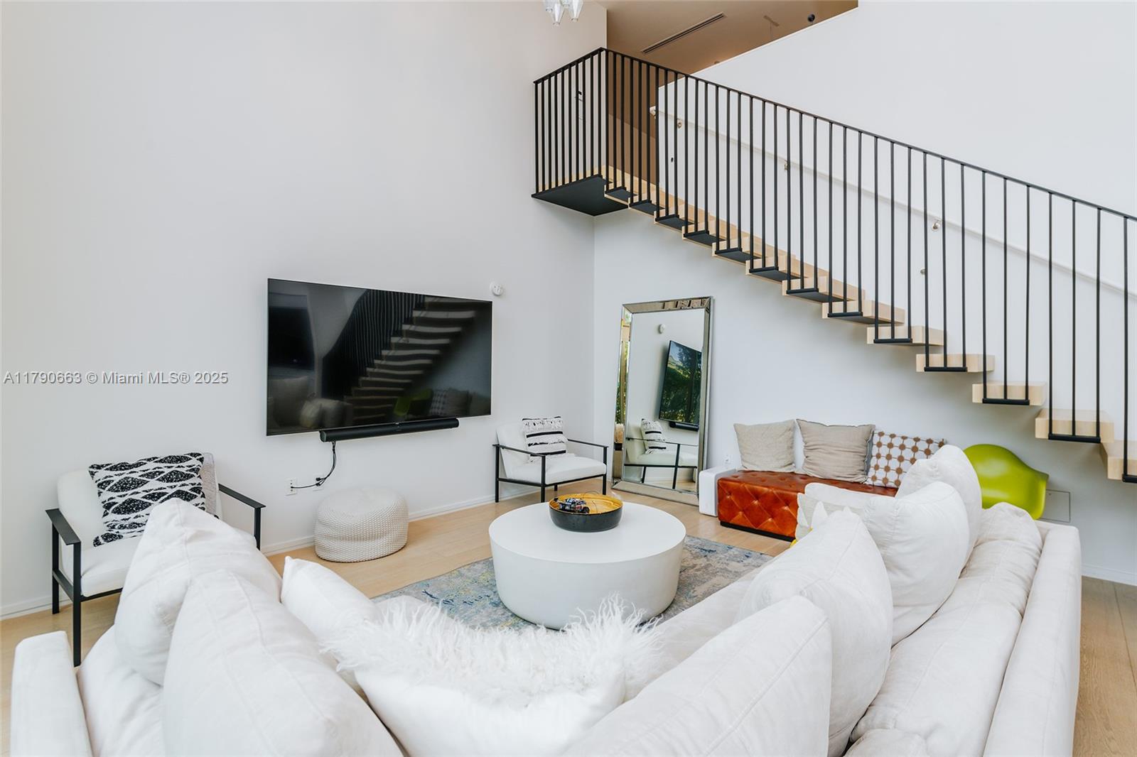 300 Collins Ave # 2F