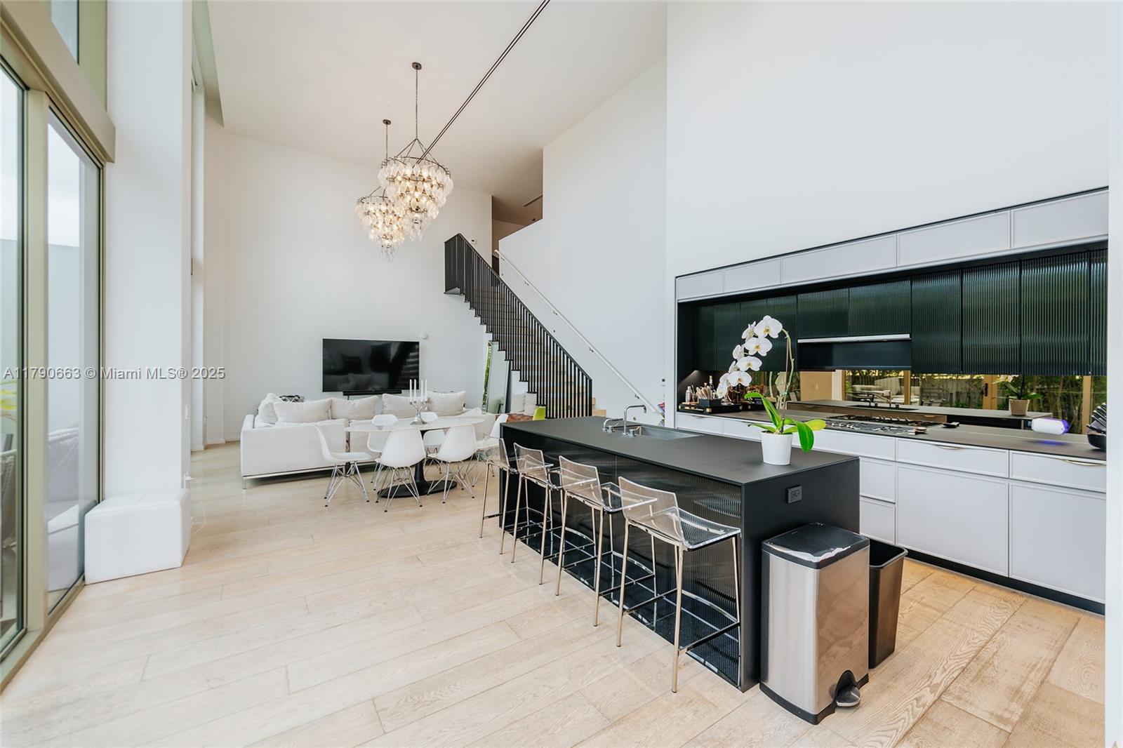 300 Collins Ave # 2F