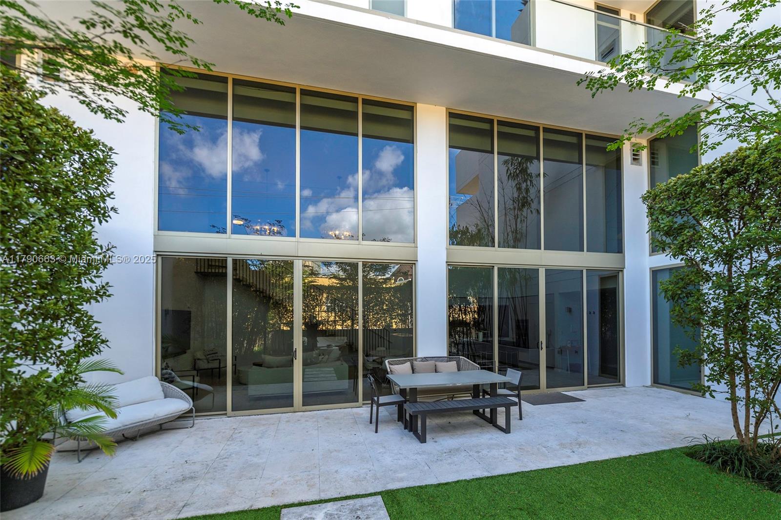 300 Collins Ave # 2F