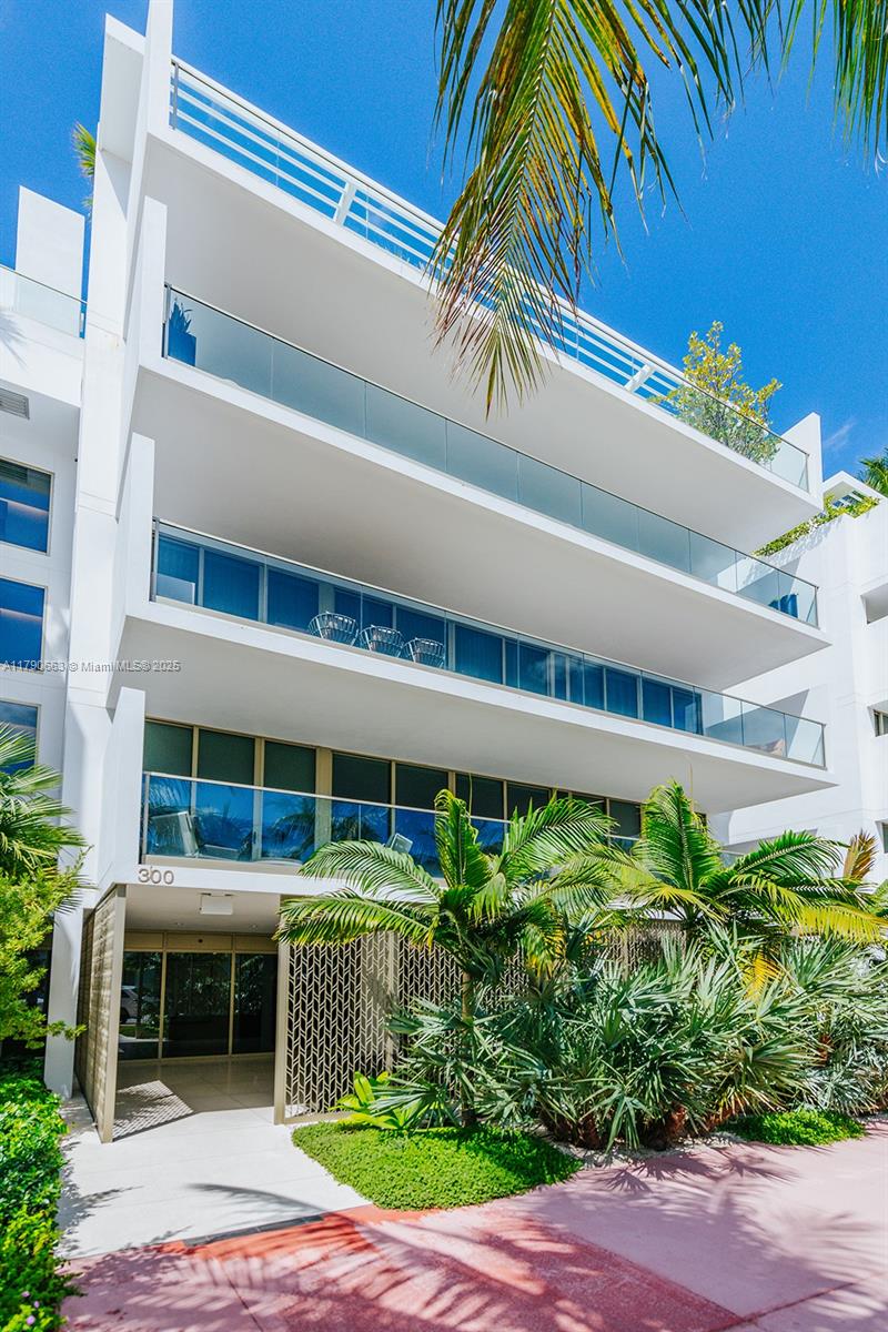 300 Collins Ave # 2F