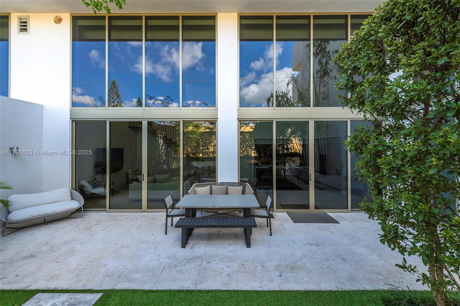 300 Collins Ave # 2F