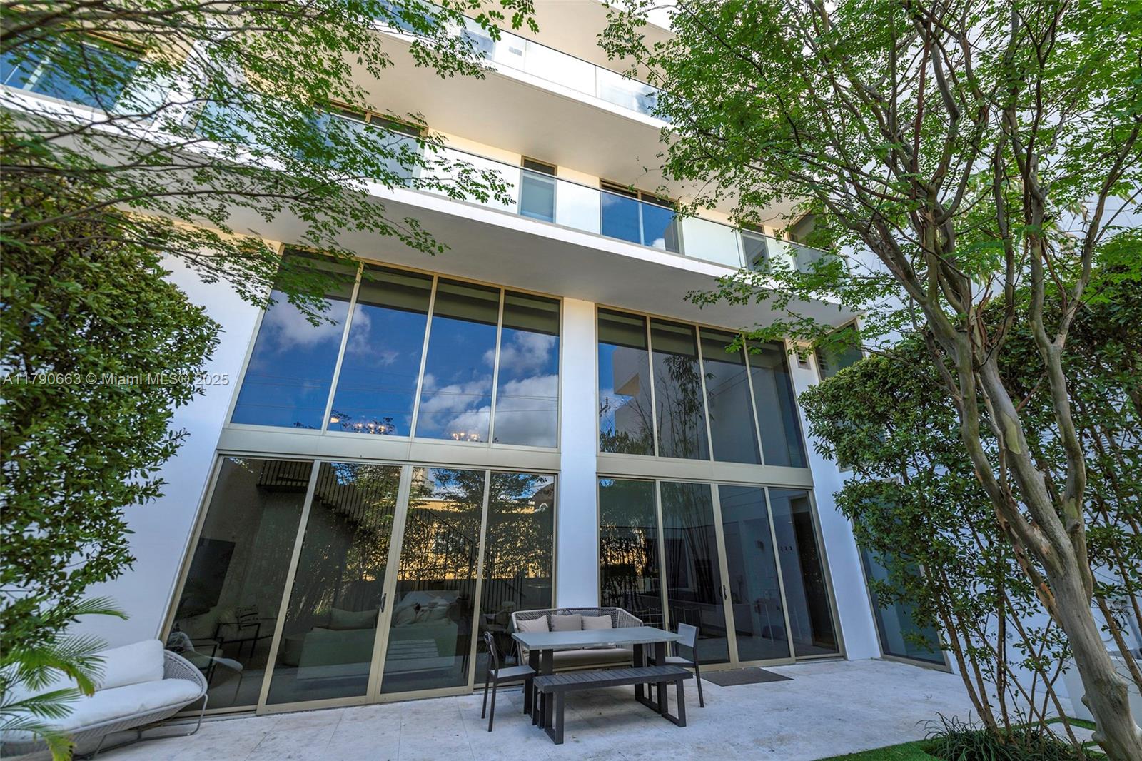300 Collins Ave # 2F