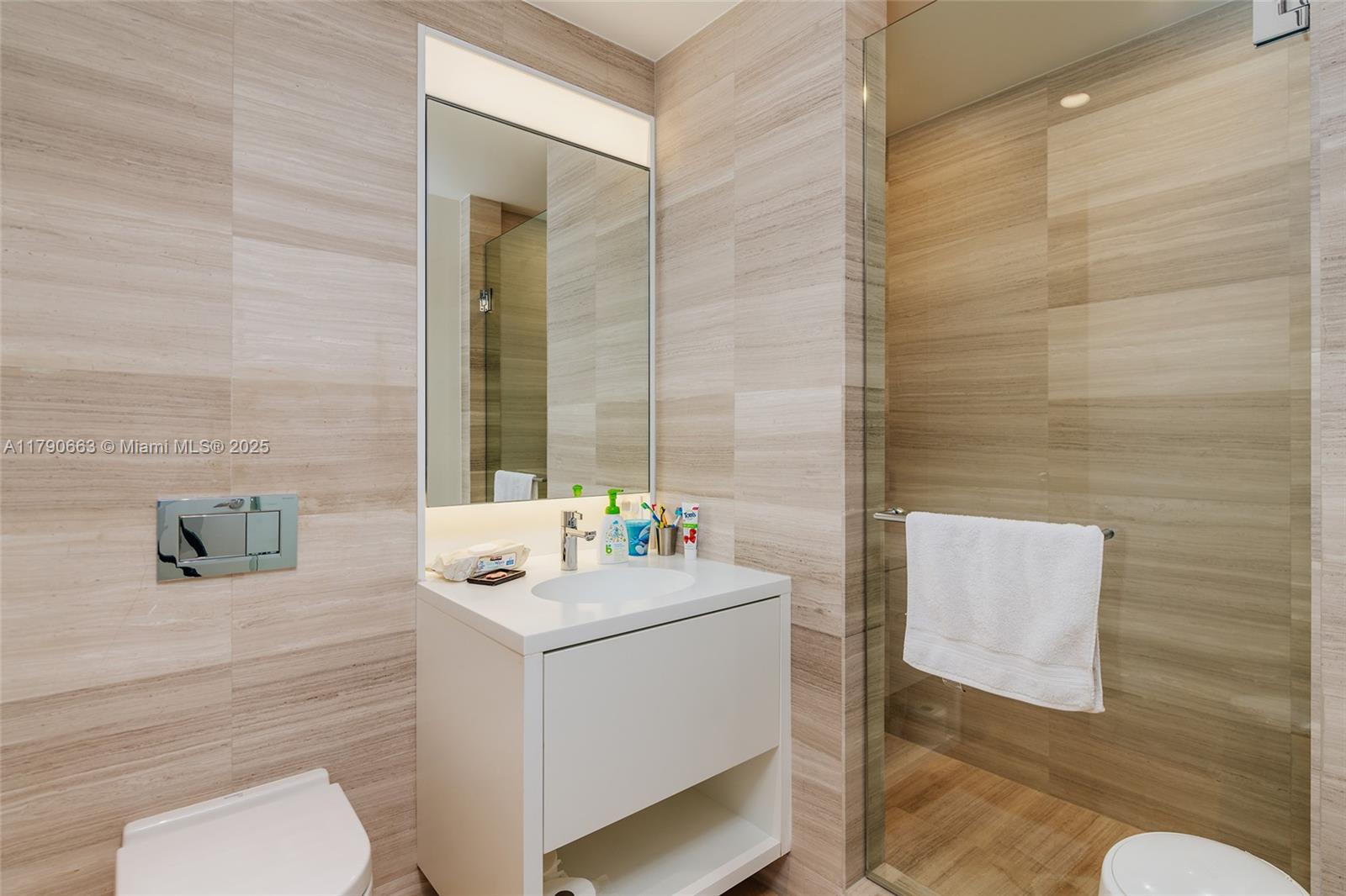 300 Collins Ave # 2F