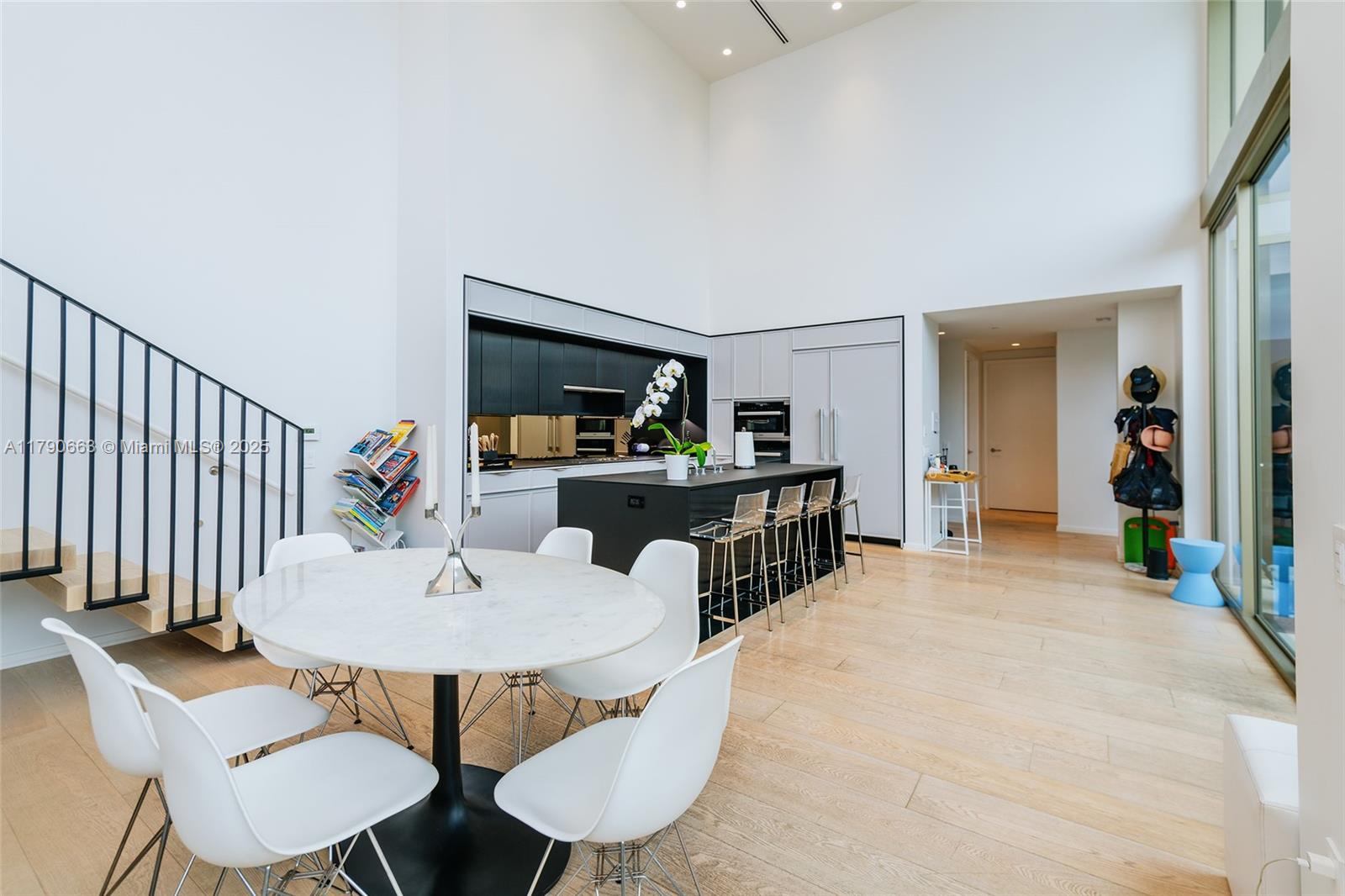 300 Collins Ave # 2F