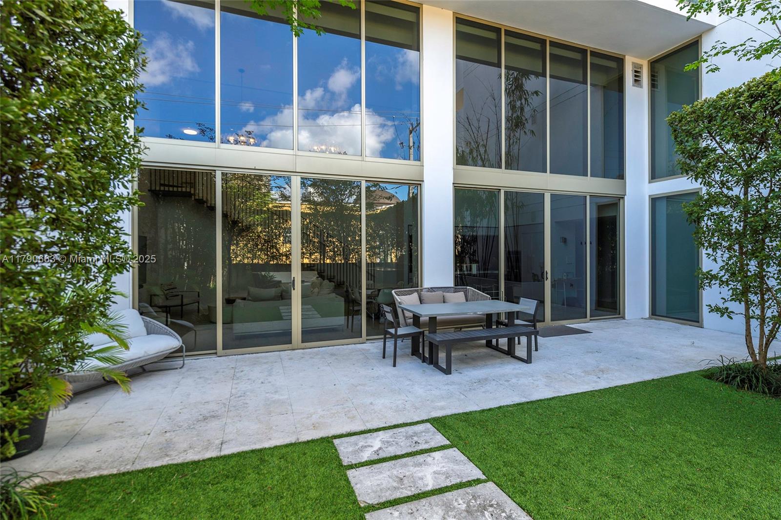 300 Collins Ave # 2F