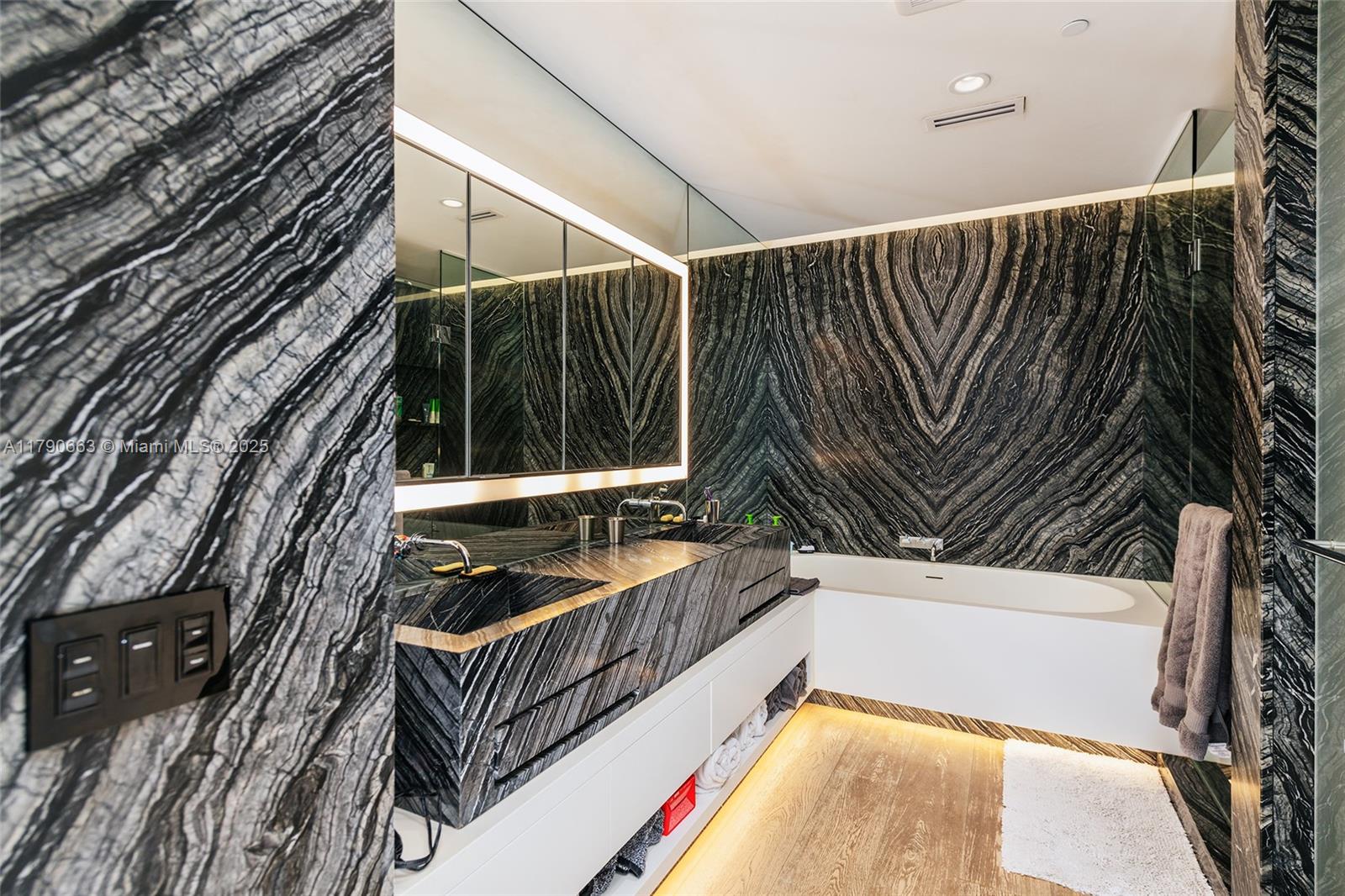 300 Collins Ave # 2F