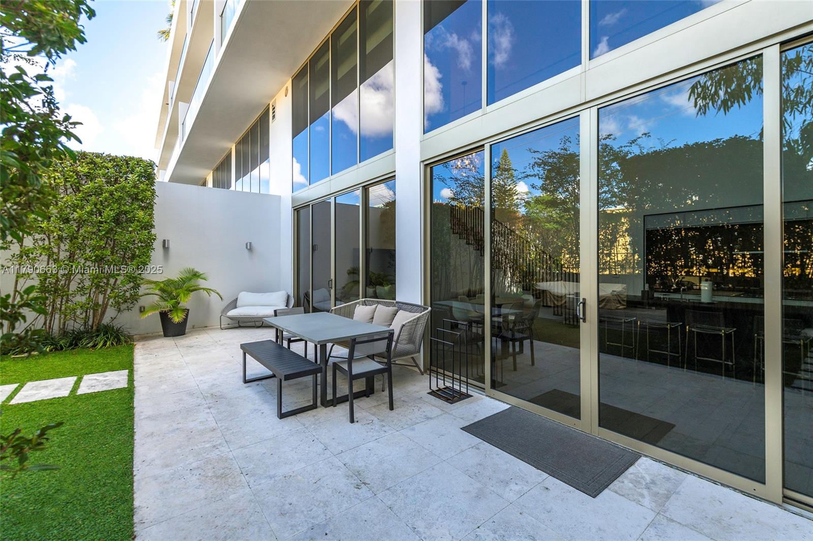 300 Collins Ave # 2F