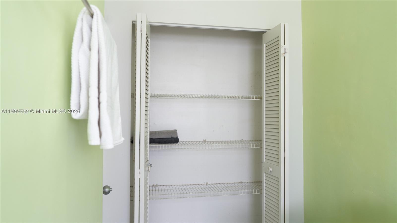 1051 Euclid Ave # 208