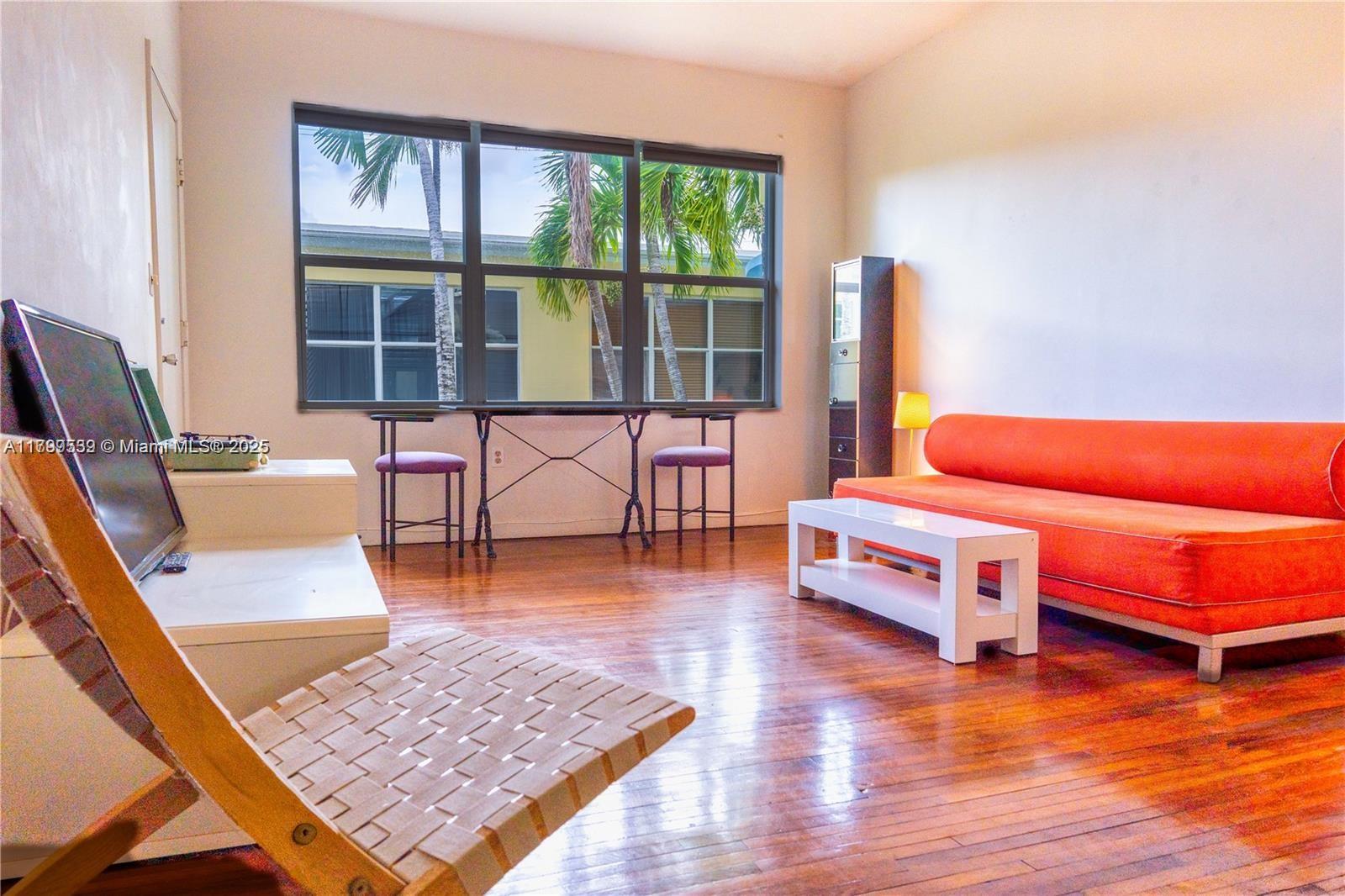 1051 Euclid Ave # 208
