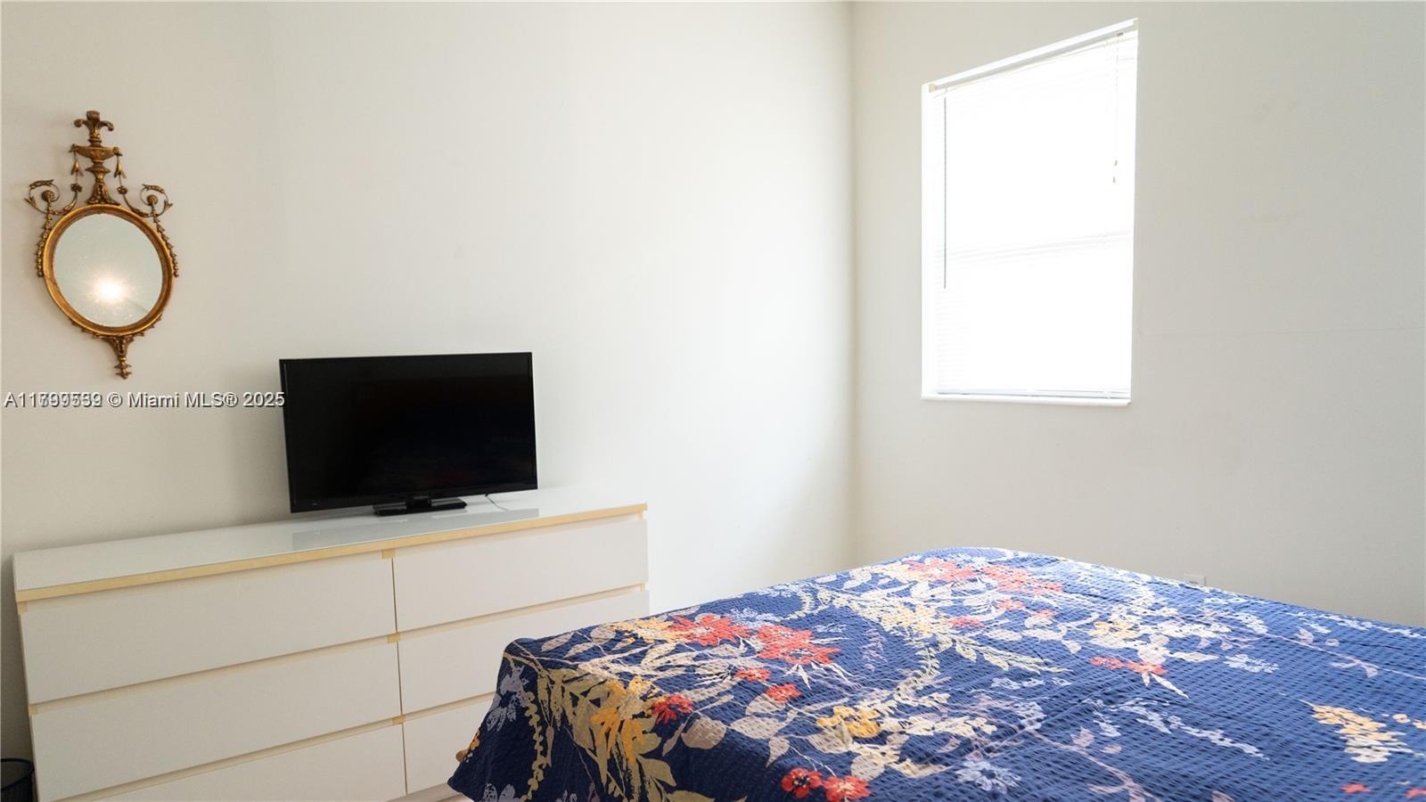 1051 Euclid Ave # 208
