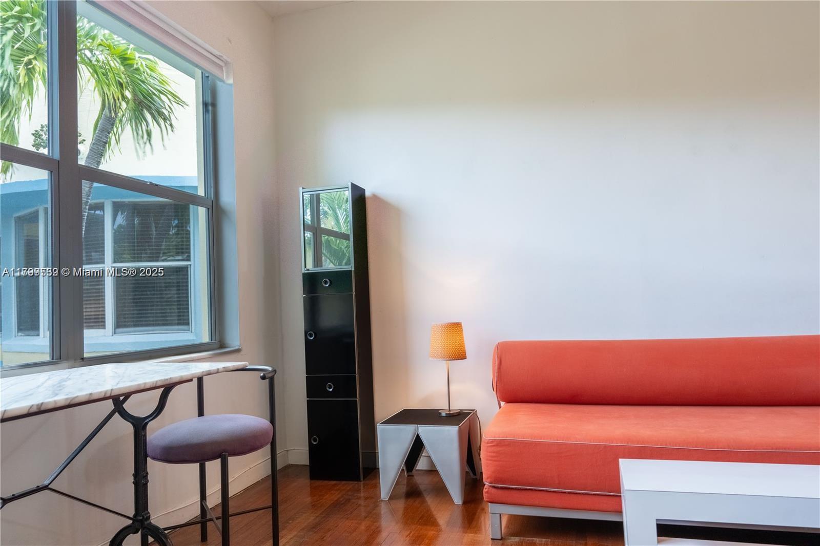 1051 Euclid Ave # 208