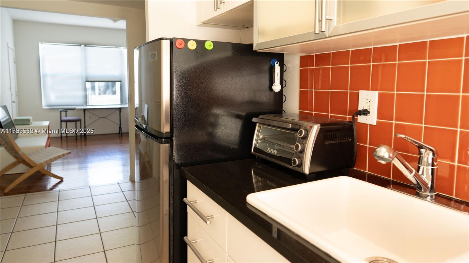 1051 Euclid Ave # 208