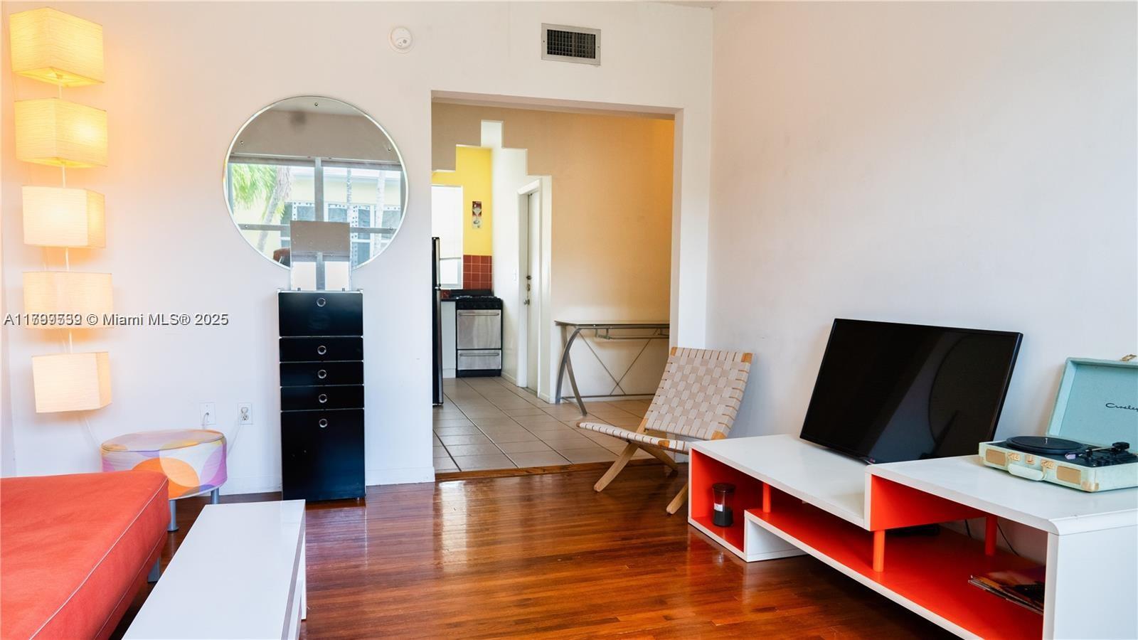 1051 Euclid Ave # 208