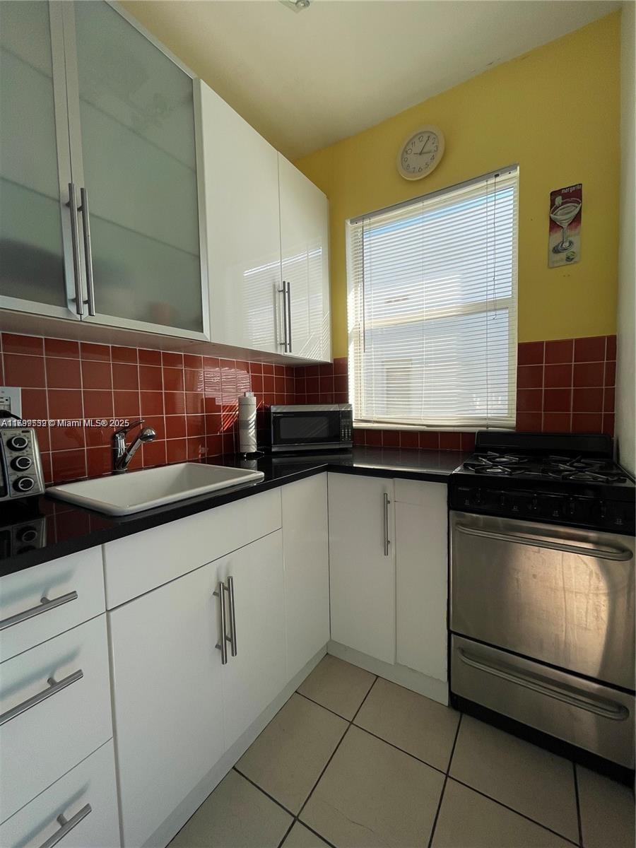 1051 Euclid Ave # 208