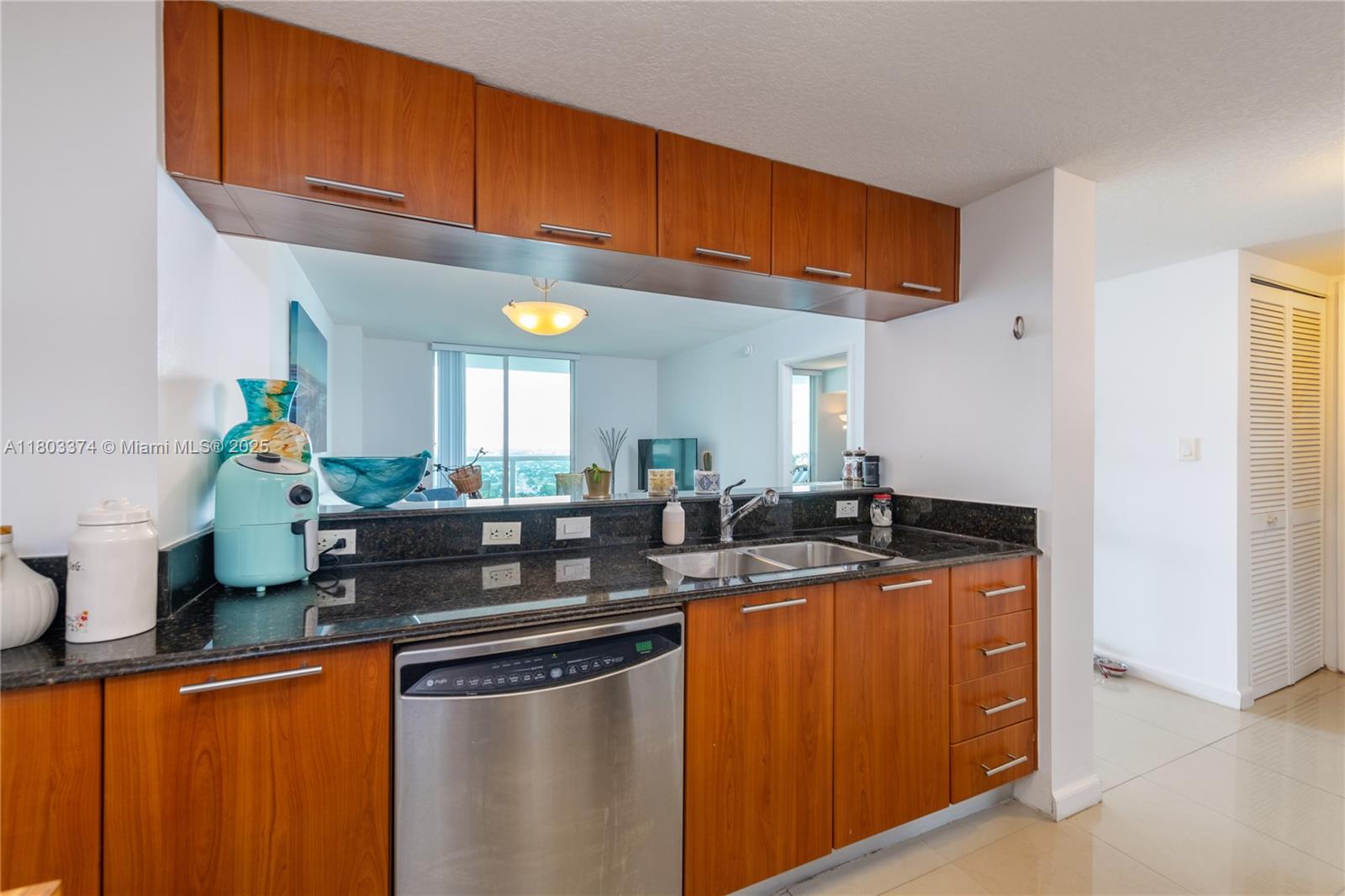 1800 N Bayshore Dr # 2408