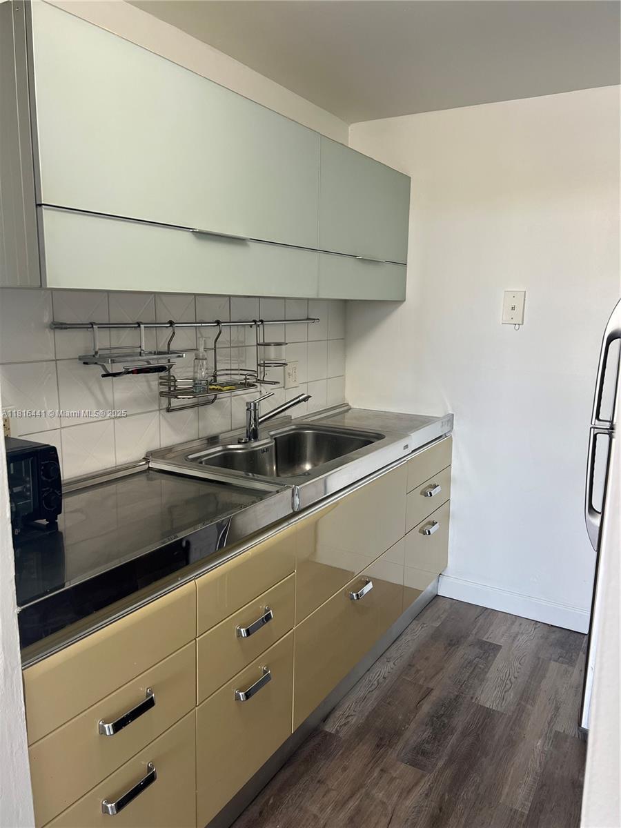 2020 NE 135th St # 801