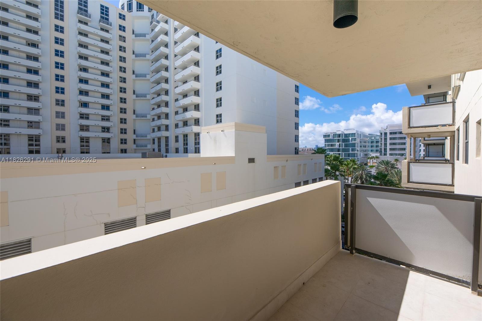 1621 Collins Ave # 708