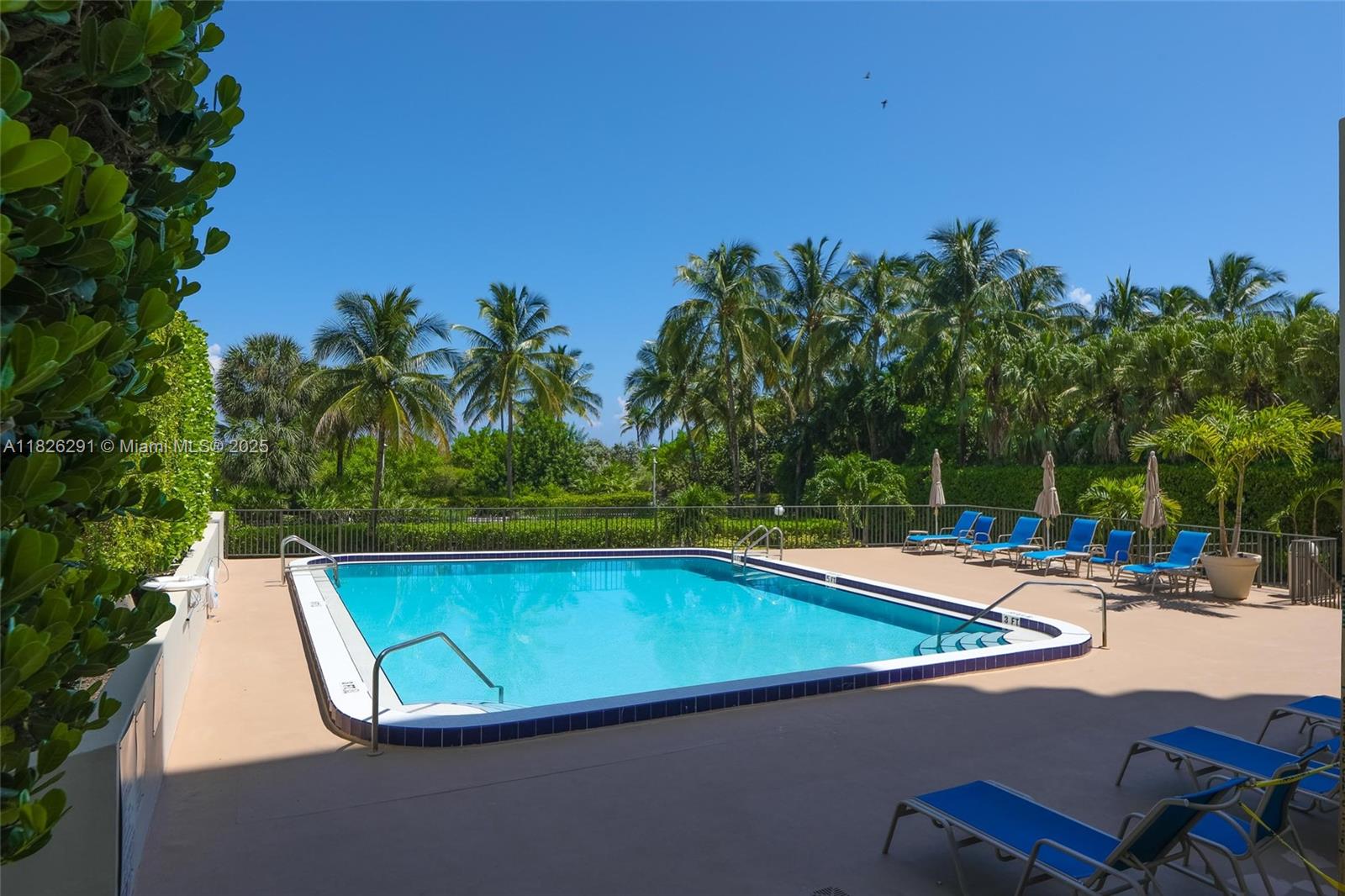 1621 Collins Ave # 708