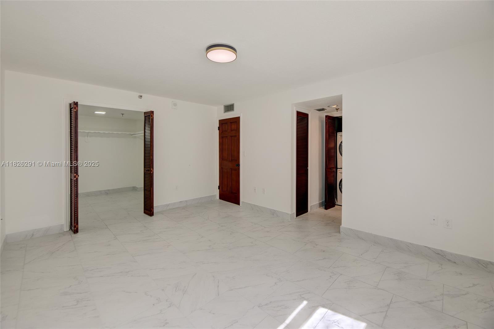 1621 Collins Ave # 708