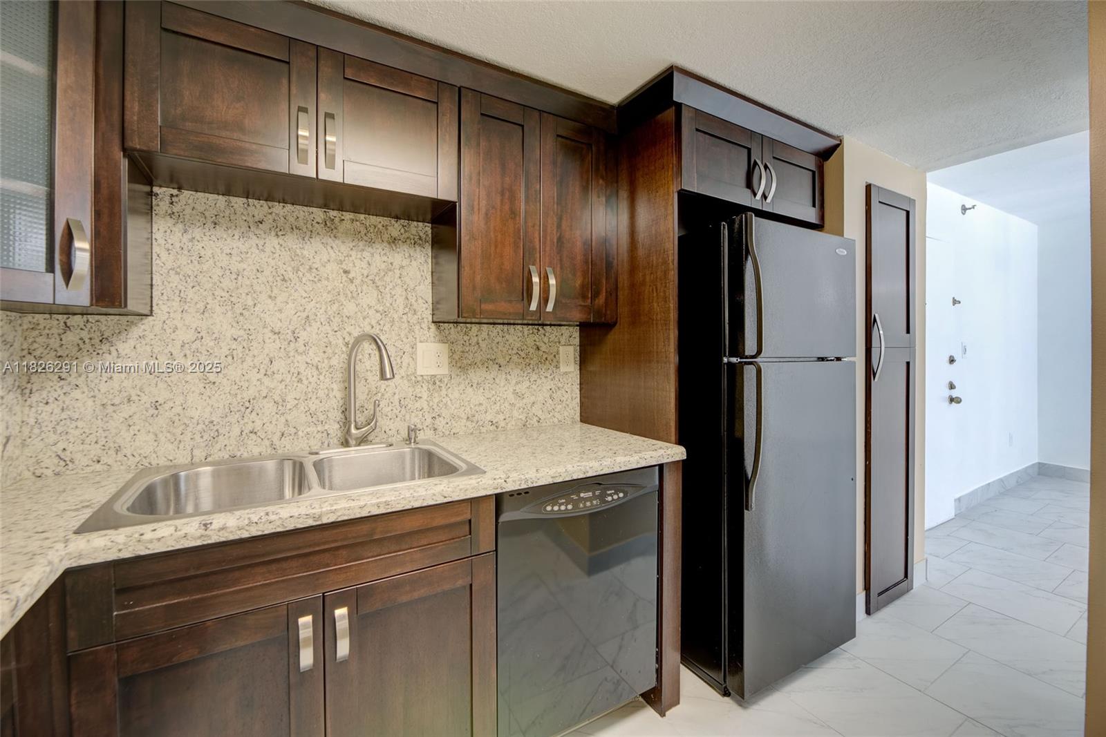 1621 Collins Ave # 708