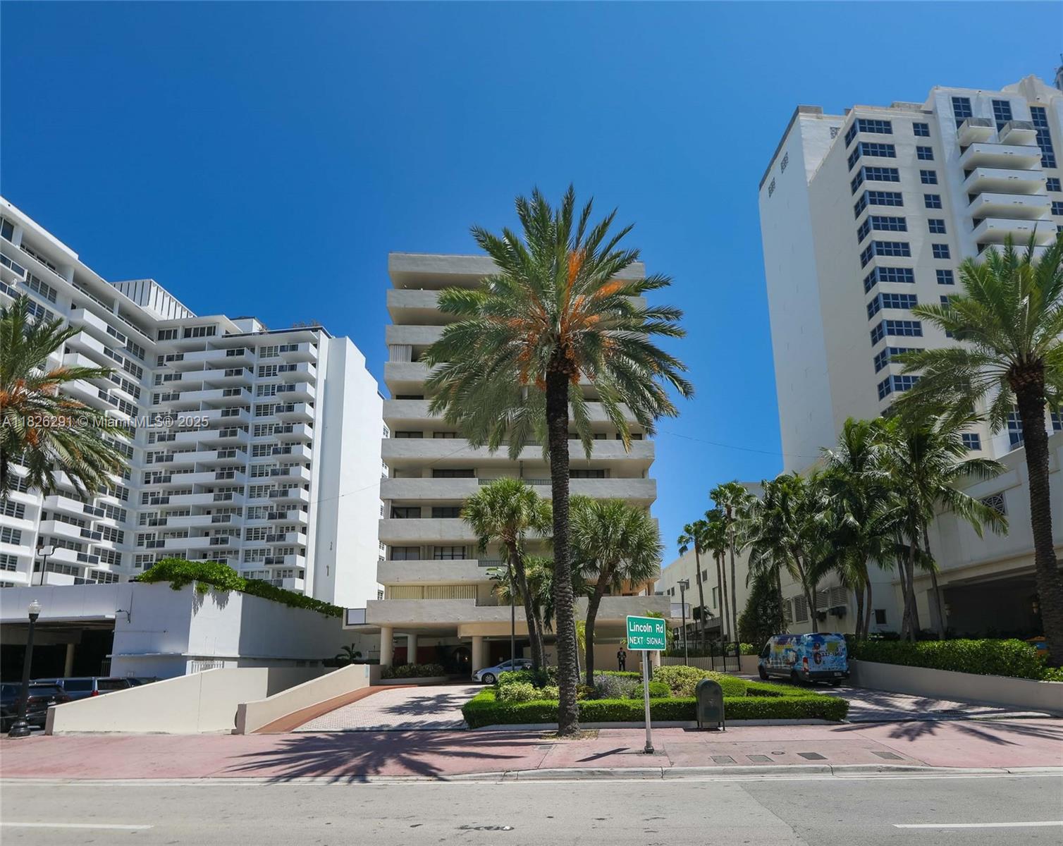 1621 Collins Ave # 708