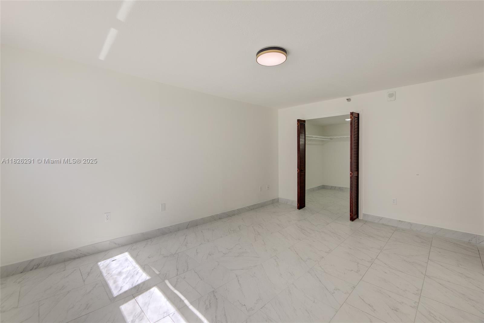 1621 Collins Ave # 708